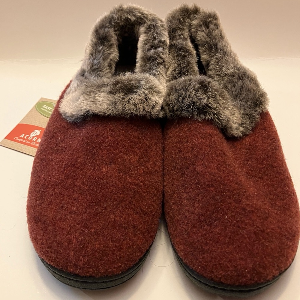 Acorn Slippers, Size 9.5-10.5, NWT